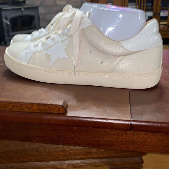 NWB WOMEN'S WHITE RAVEN SKY FULL OF STARS FAUX LEATHER SAND & WHITE SNEAKERS 9 - Picture 1 of 6
